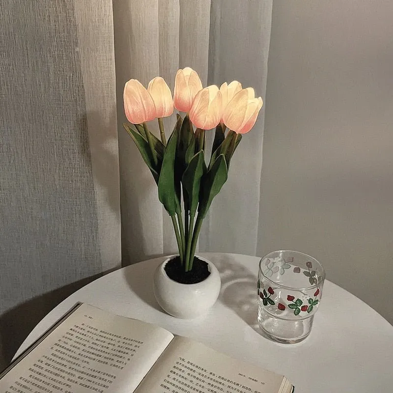 Tulip Shaped Floral Table Lamp